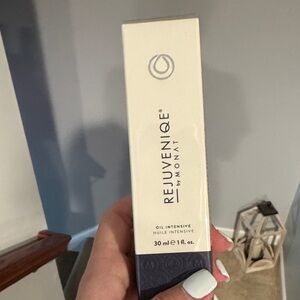 Rejuveniqe Oil Intensive - Hair oil